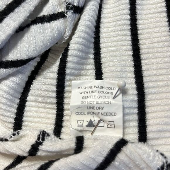 Eyeshadow black and white striped short sleeve scoopneck a-line top SZ 1X - Picture 9 of 11